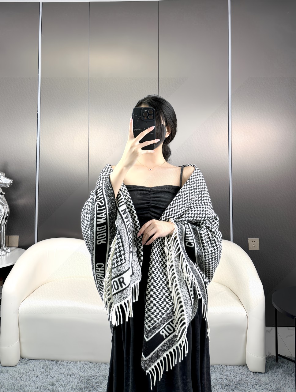 原版品质，重磅推荐❗️CD千鸟格印花大方巾❗️围巾披肩毛毯三用，超级惊艳的一款！百分百保真！超唯美的一款