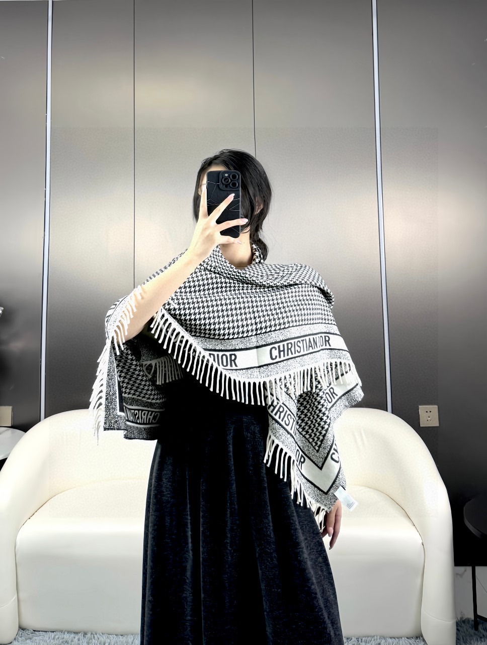 原版品质，重磅推荐❗️CD千鸟格印花大方巾❗️围巾披肩毛毯三用，超级惊艳的一款！百分百保真！超唯美的一款