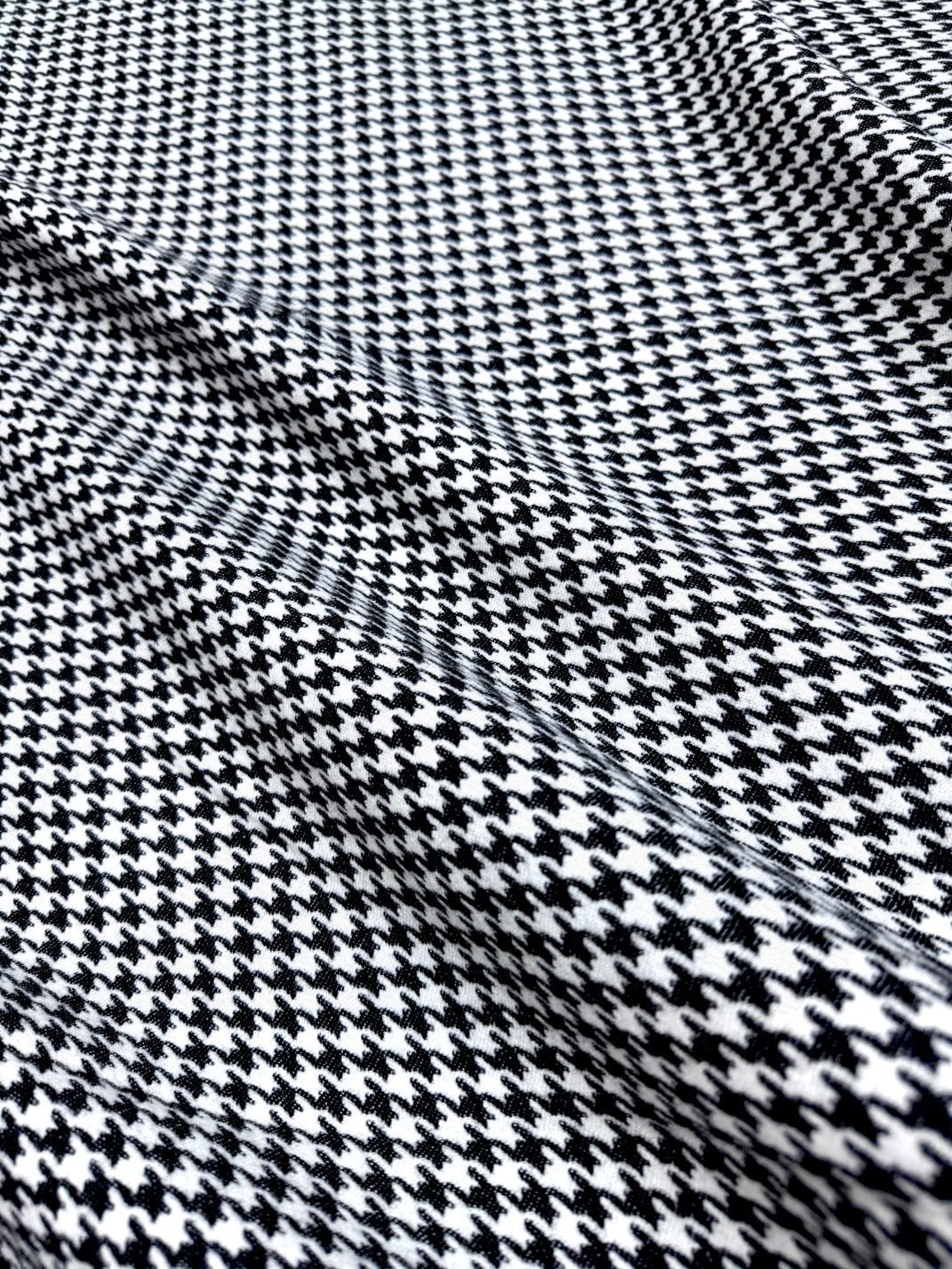 原版品质，重磅推荐❗️CD千鸟格印花大方巾❗️围巾披肩毛毯三用，超级惊艳的一款！百分百保真！超唯美的一款