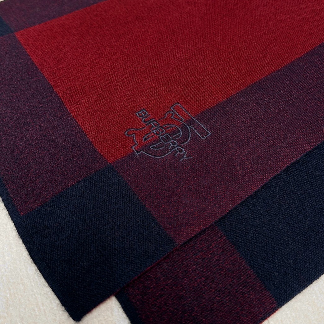 Burberry爆款上新 高端男士围巾👍【TB羊绒格纹】独家牛货🐂 奢华尽在尺寸之间，高端品质‼️具有超