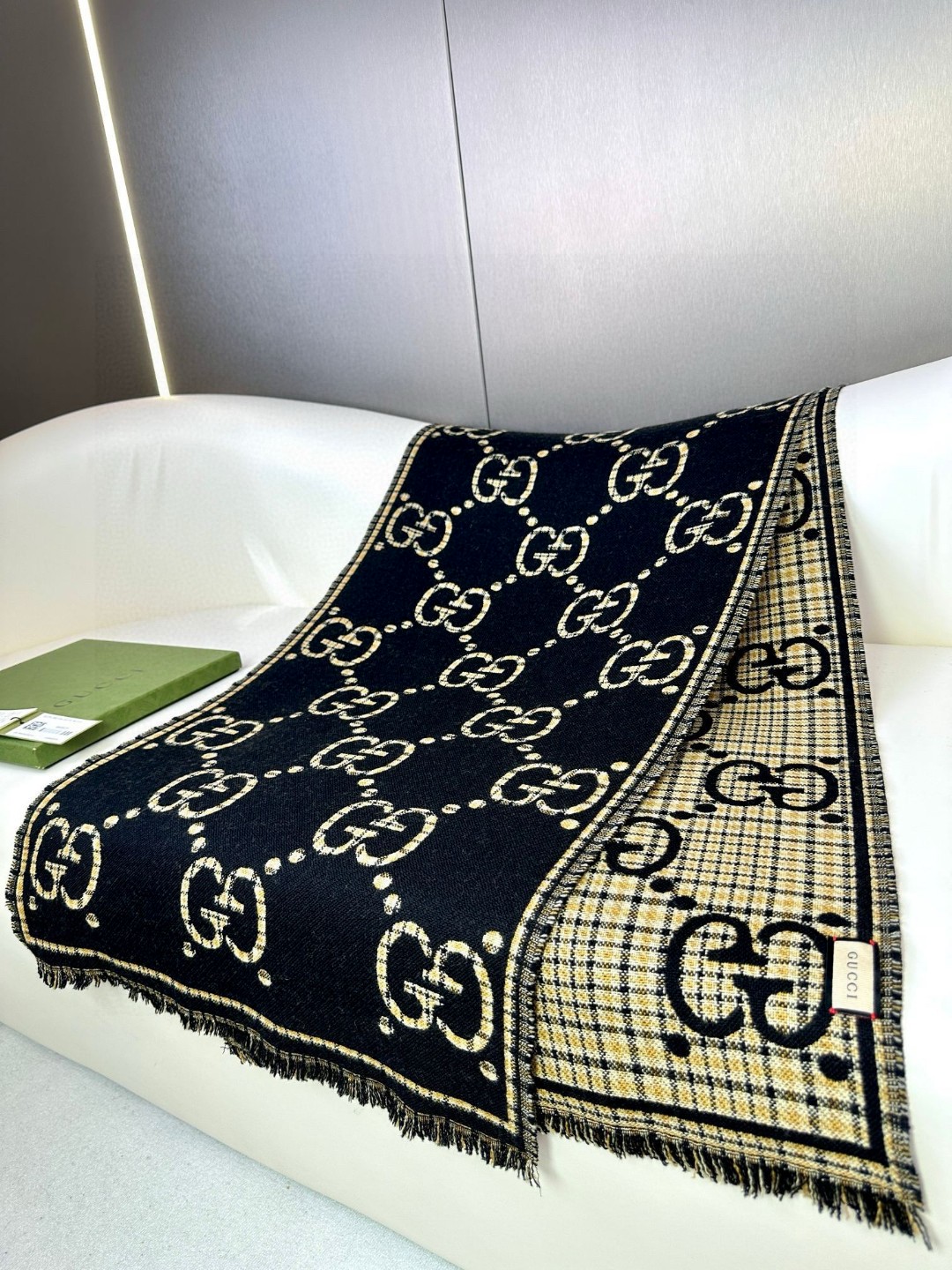 “High-Quality GG Wool Scarf: Classic King of Fashion, Authentic and Timeless” - 图片 4