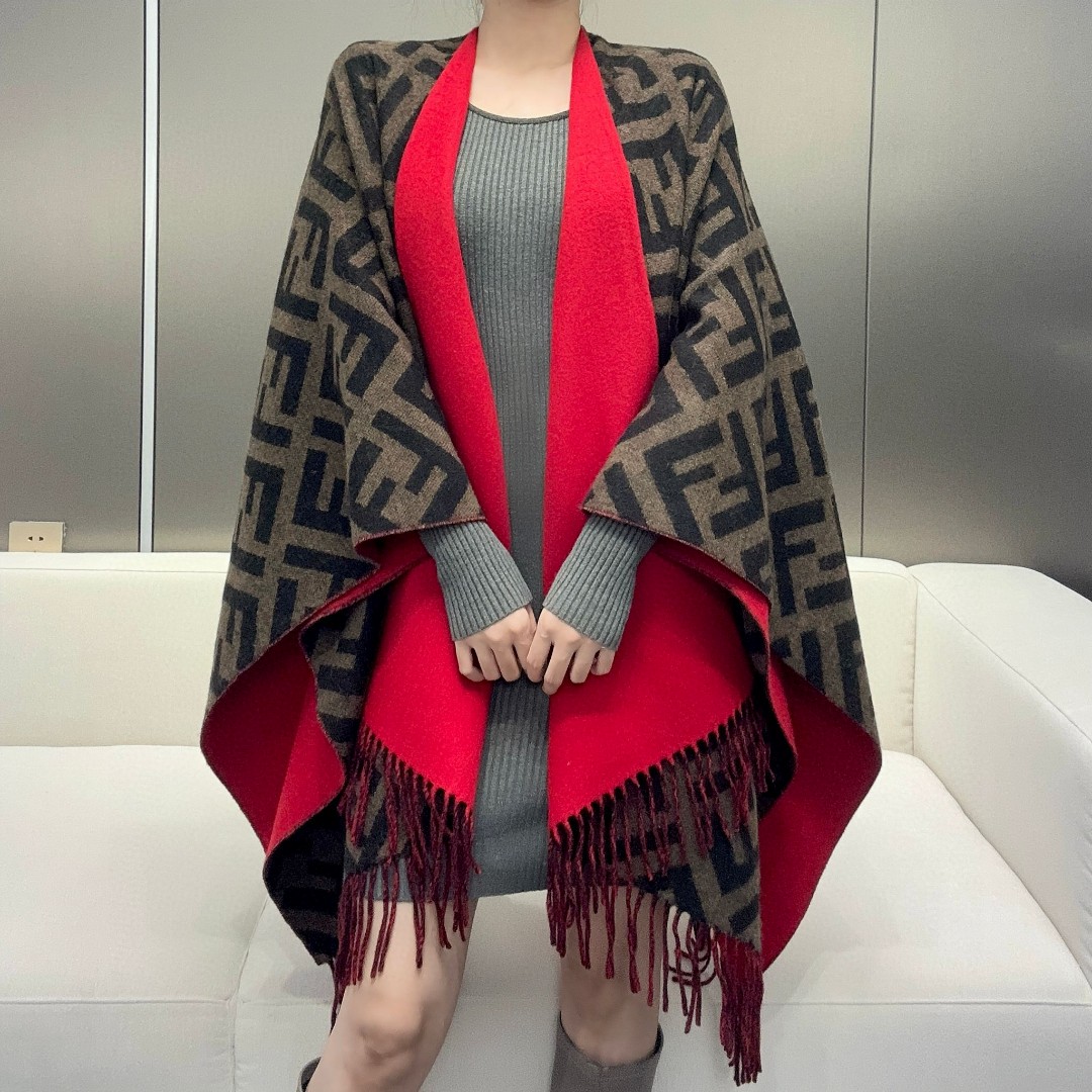 Luxurious Fendi FF Double-Faced Cape: Stylish, Heavy, and Exclusive! - 图片 1