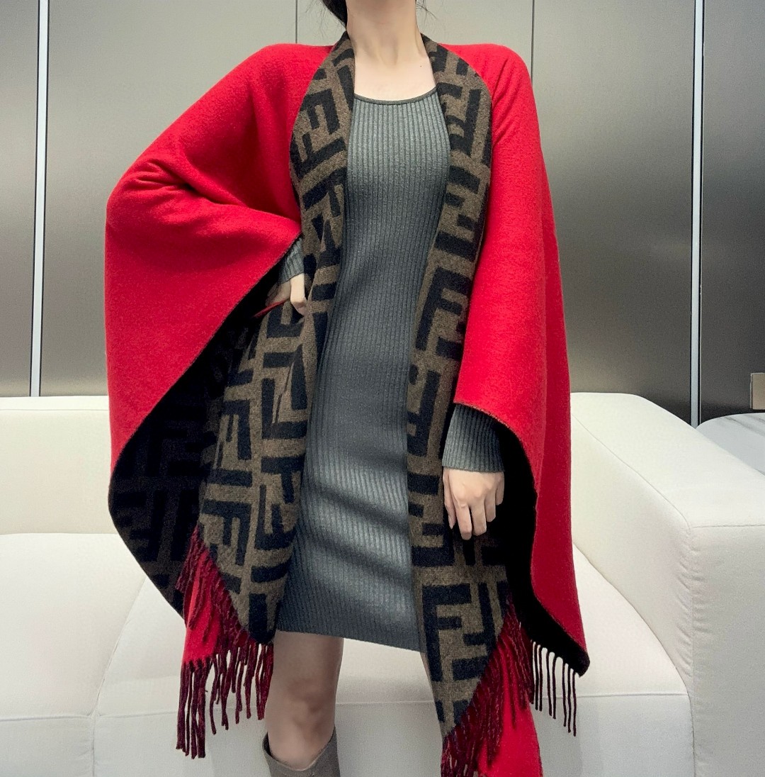 Luxurious Fendi FF Double-Faced Cape: Stylish, Heavy, and Exclusive! - 图片 2