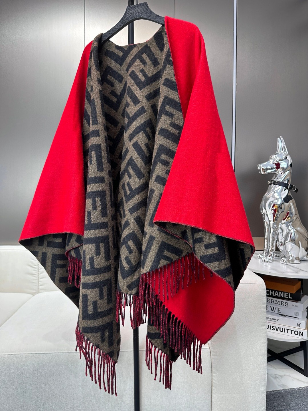 Luxurious Fendi FF Double-Faced Cape: Stylish, Heavy, and Exclusive! - 图片 4
