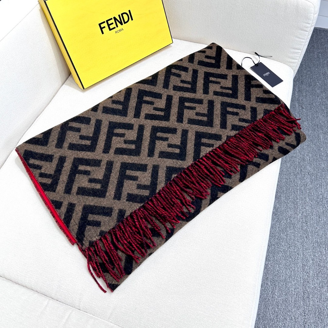 Luxurious Fendi FF Double-Faced Cape: Stylish, Heavy, and Exclusive! - 图片 3
