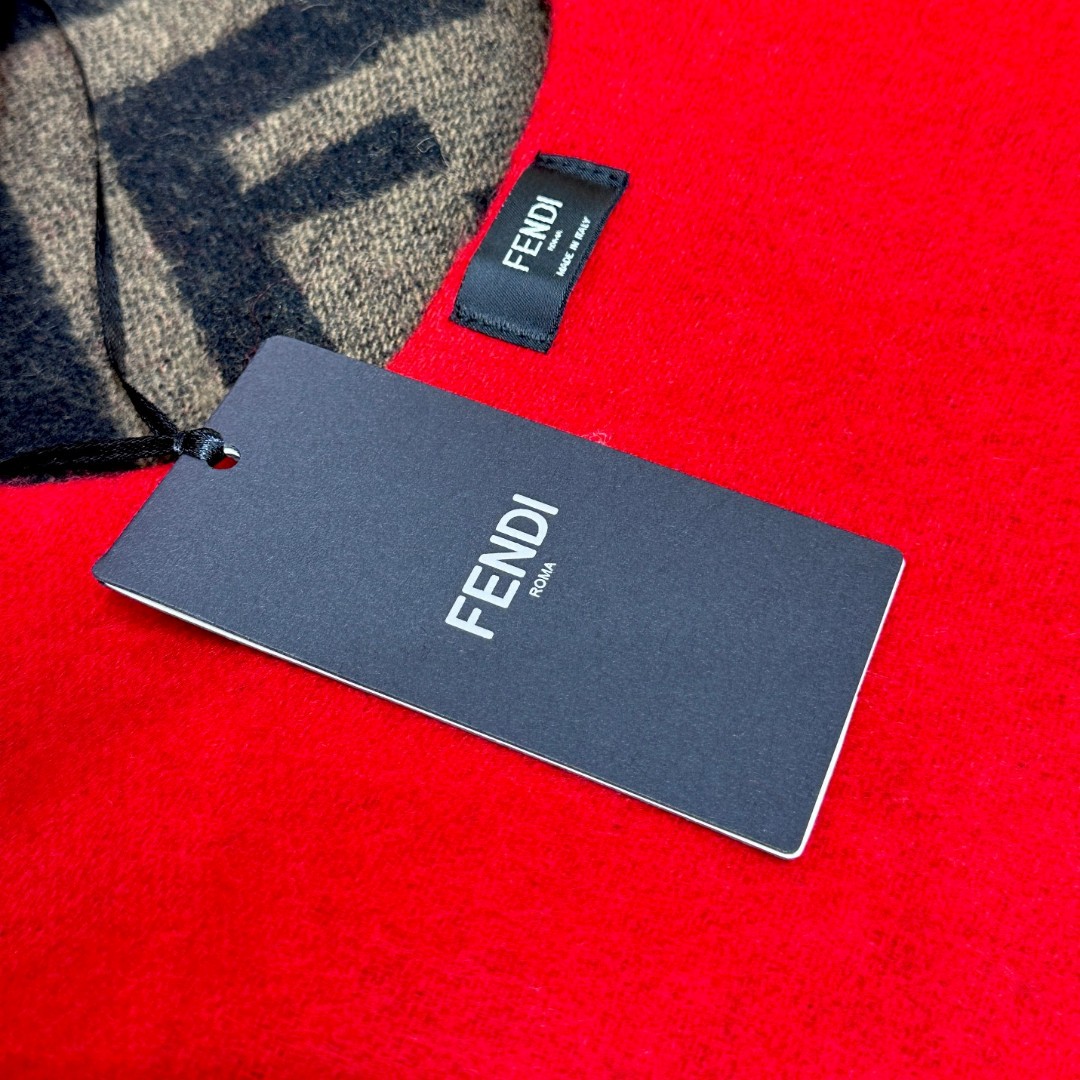 Luxurious Fendi FF Double-Faced Cape: Stylish, Heavy, and Exclusive! - 图片 9