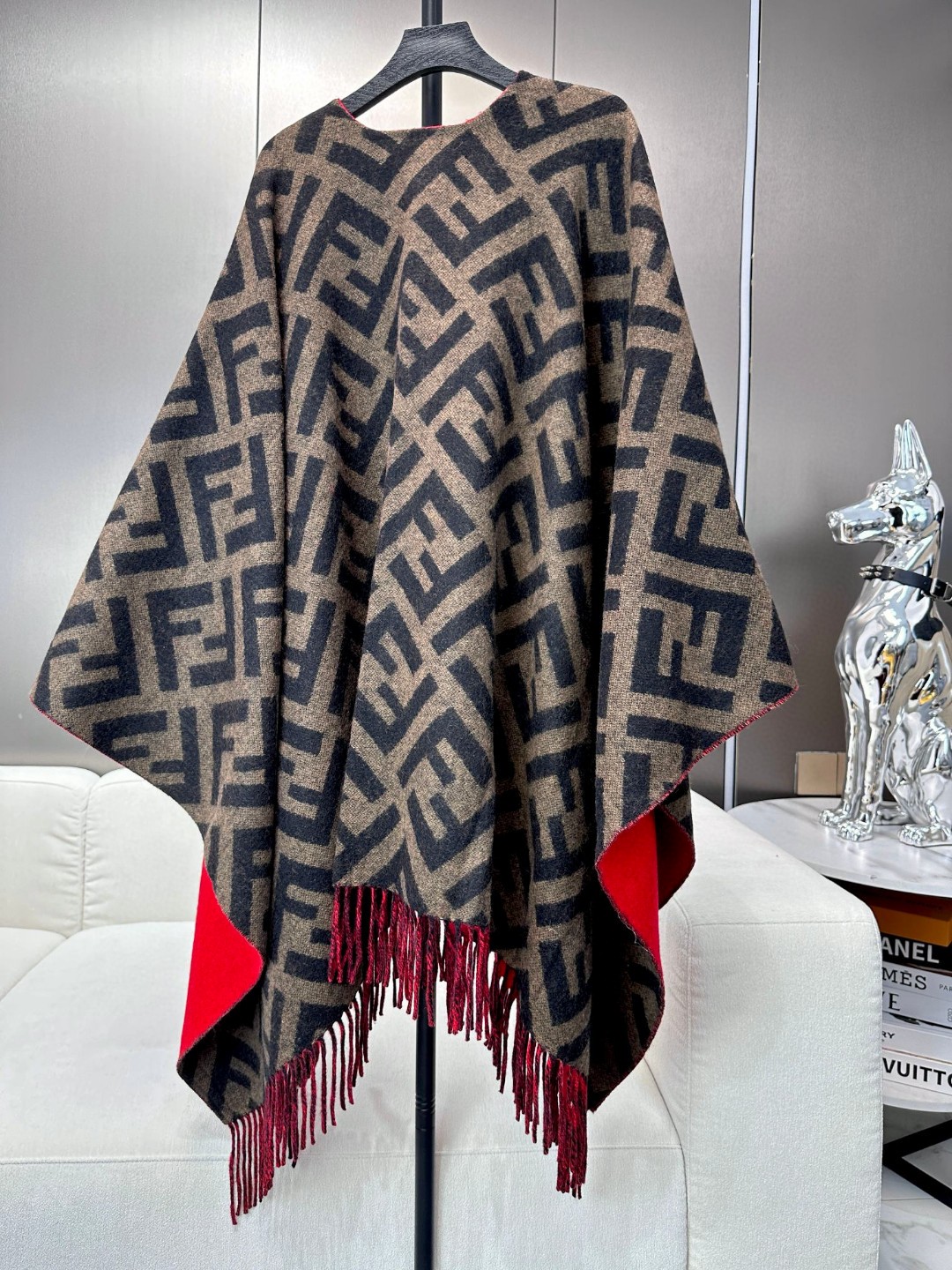 Luxurious Fendi FF Double-Faced Cape: Stylish, Heavy, and Exclusive! - 图片 6