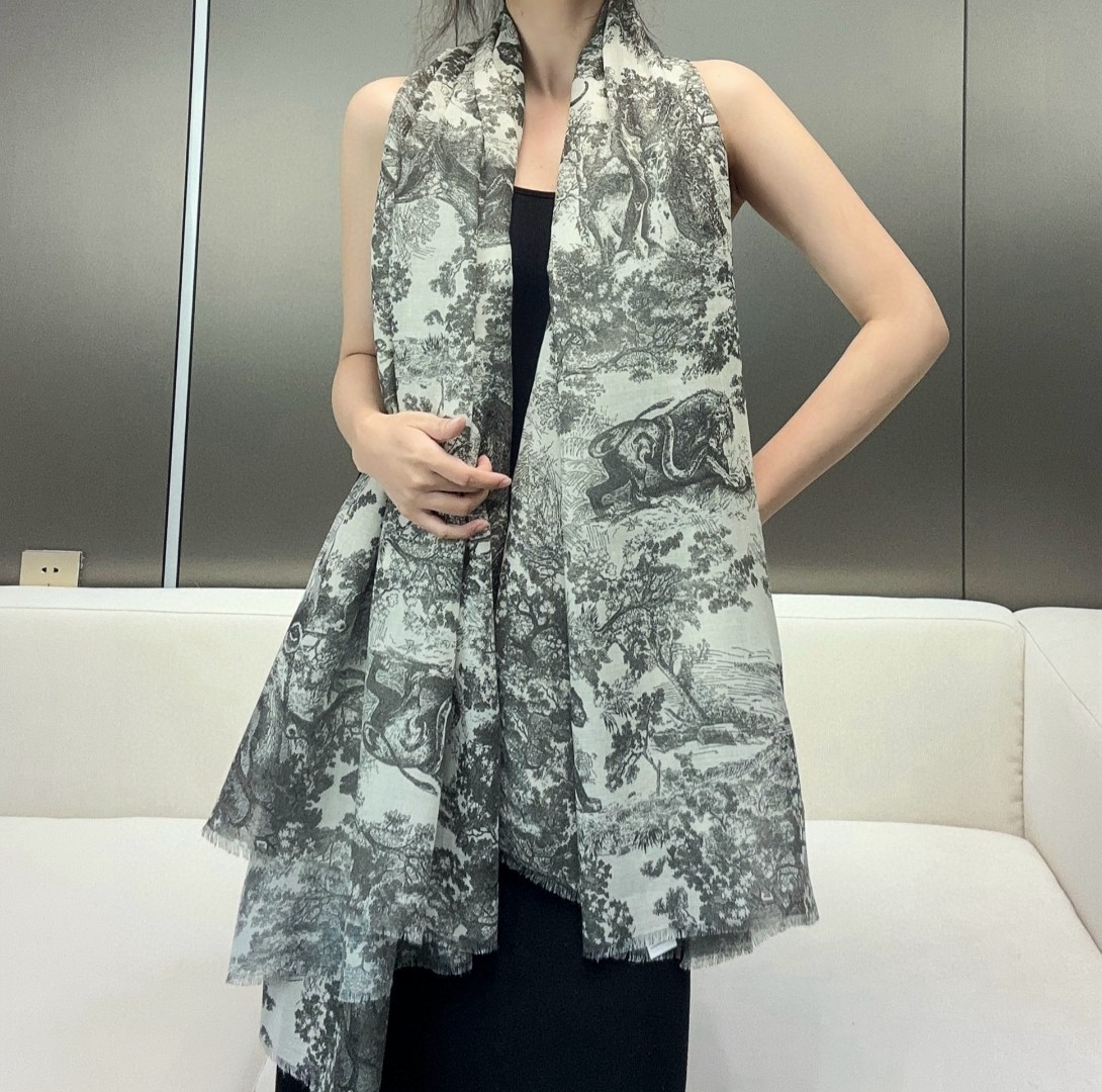 Dior新款伊如动物丛林丝羊绒围巾长款披肩！纯粹的高级和时髦感！太有品味了！！】好看死了，质感有腔调！！