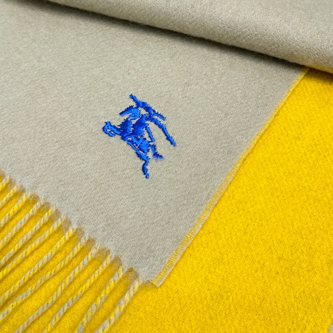 🆕𝐁𝐔𝐑𝐁𝐄𝐑𝐑𝐘 • 【双面素色刺绣长巾】官网同步上新❗️Size：168x30cm 100%绵羊毛慵