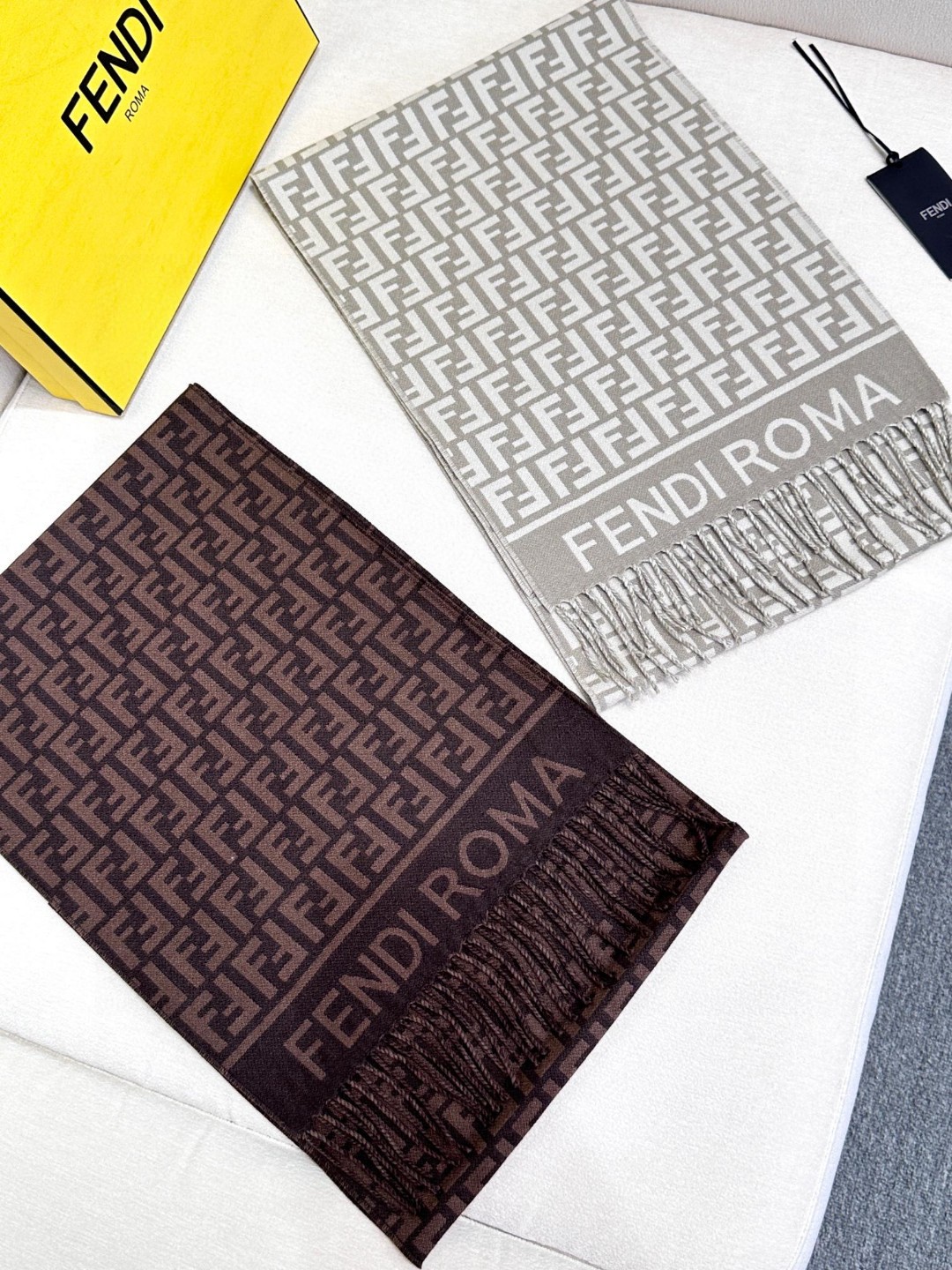 👑 FEN/DI【FF标识羊绒流苏长巾】官网同步更新，混纺提花编织，手感柔软舒适奢华有质感，由双色交织提