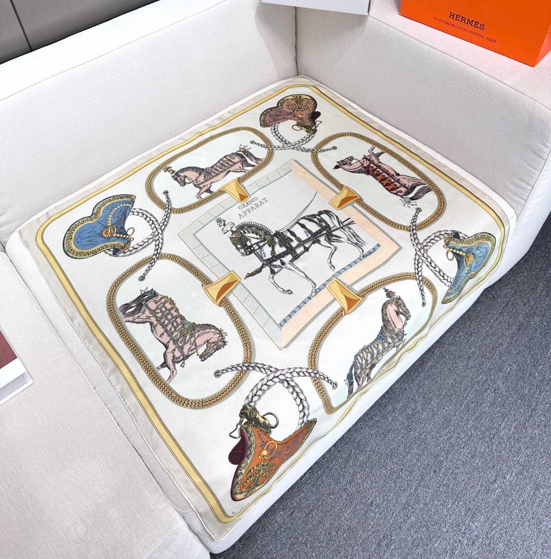  Hermes VIP限定款～～
超级好看的配色
米金色系一直以来都是高贵的感觉
搭配爱马仕经典图案系列