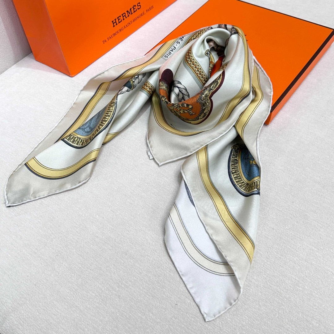  Hermes VIP限定款～～
超级好看的配色
米金色系一直以来都是高贵的感觉
搭配爱马仕经典图案系列