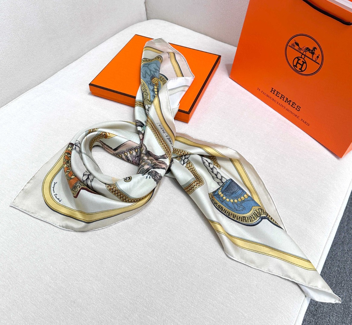  Hermes VIP限定款～～
超级好看的配色
米金色系一直以来都是高贵的感觉
搭配爱马仕经典图案系列