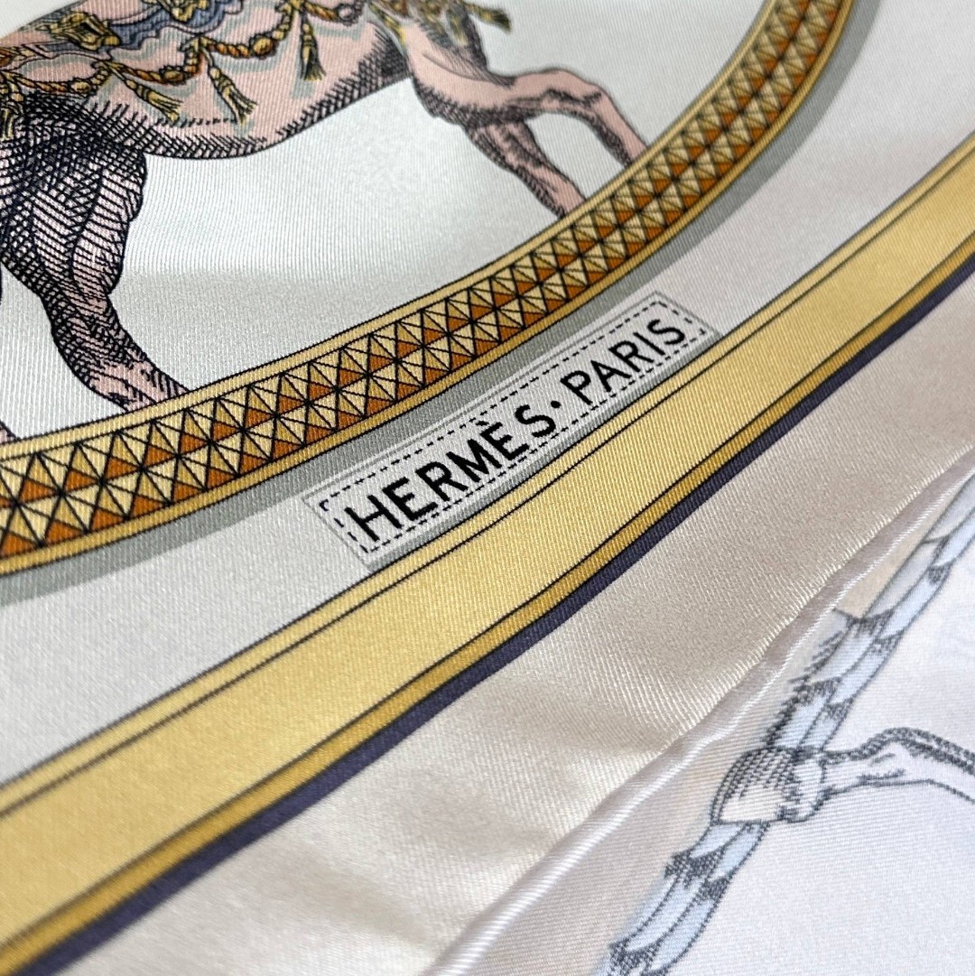  Hermes VIP限定款～～
超级好看的配色
米金色系一直以来都是高贵的感觉
搭配爱马仕经典图案系列