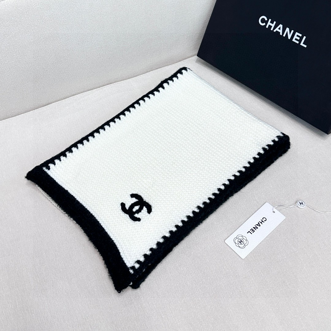 香奈专柜新款【小香】💖💖美翻了 ，御用殿堂级极品‼️新款专柜在售 进口纯羊绒时尚绣花针织毛线围巾披肩❗美