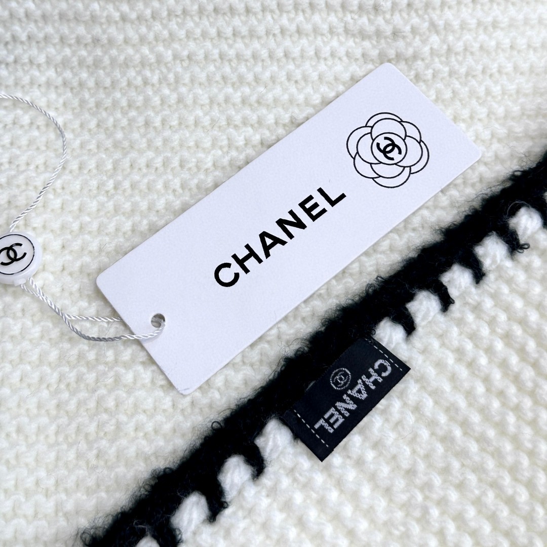 香奈专柜新款【小香】💖💖美翻了 ，御用殿堂级极品‼️新款专柜在售 进口纯羊绒时尚绣花针织毛线围巾披肩❗美