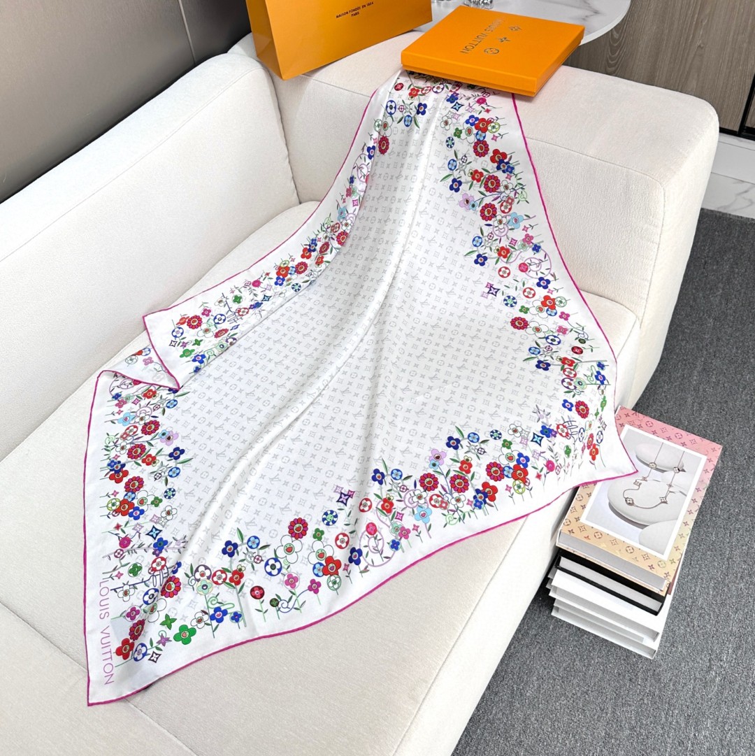 16姆米单面  18姆米单面195   𝐋𝐨𝐮𝐢𝐬 𝐕𝐮𝐢𝐭𝐭𝐨𝐧 • 𝟐𝟓ꫛꫀꪝ
Size：90x90