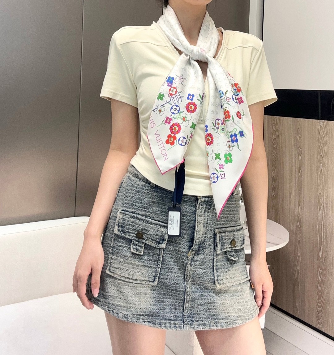 16姆米单面  18姆米单面195   𝐋𝐨𝐮𝐢𝐬 𝐕𝐮𝐢𝐭𝐭𝐨𝐧 • 𝟐𝟓ꫛꫀꪝ
Size：90x90