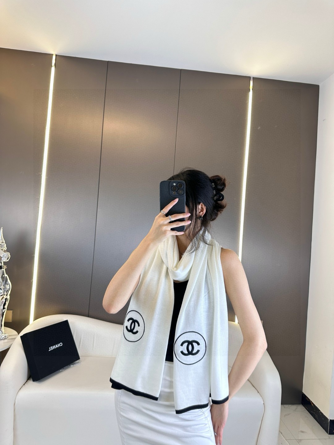   Chanel 小香薄款丝绒长巾（吴昕 、古力娜扎同款）衣橱必收纳款✦这款如同绿水鬼般在专柜不加价是买