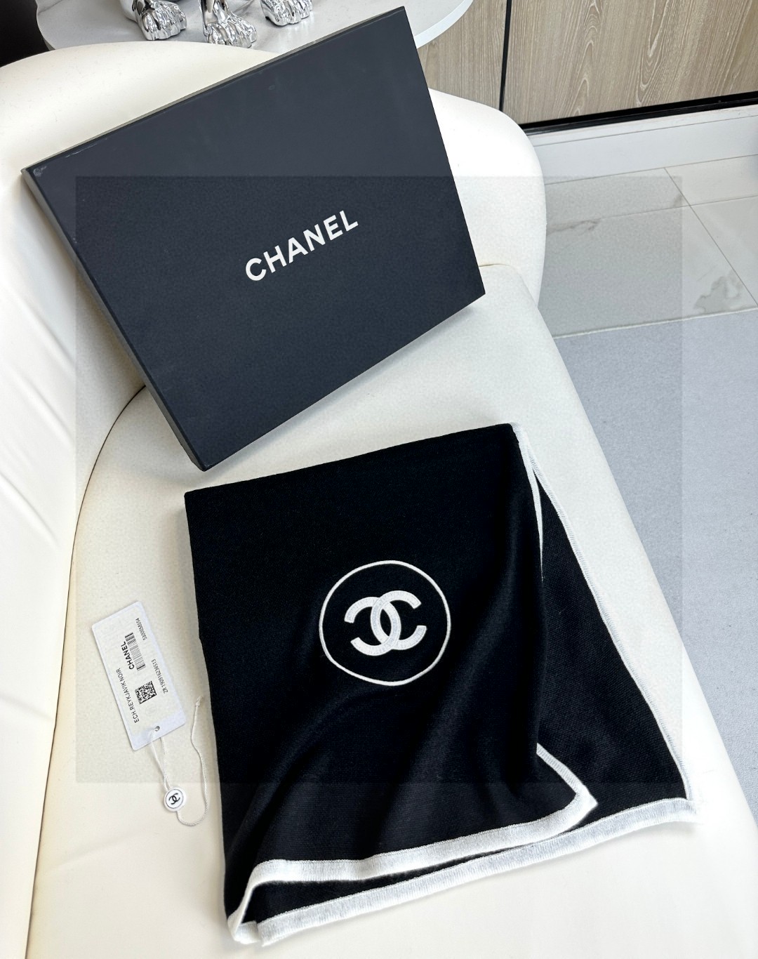   Chanel 小香薄款丝绒长巾（吴昕 、古力娜扎同款）衣橱必收纳款✦这款如同绿水鬼般在专柜不加价是买