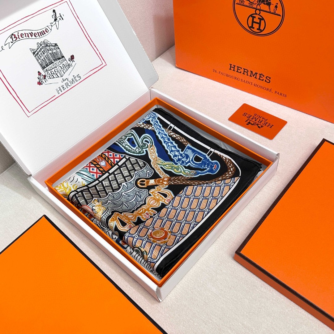 。丝巾大探险”90厘米方巾-Hermes～
手工卷边斜纹真丝方巾（100%桑蚕丝）。
这款爱马仕点睛配饰