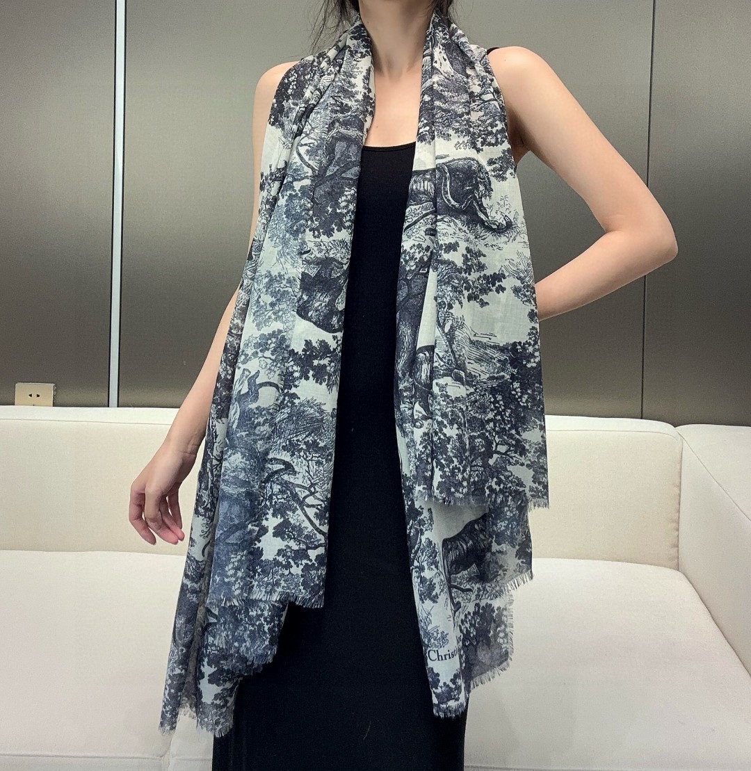  Dior新款伊如动物丛林丝羊绒围巾长款披肩！纯粹的高级和时髦感！太有品味了！！】好看死了，质感有腔调！
