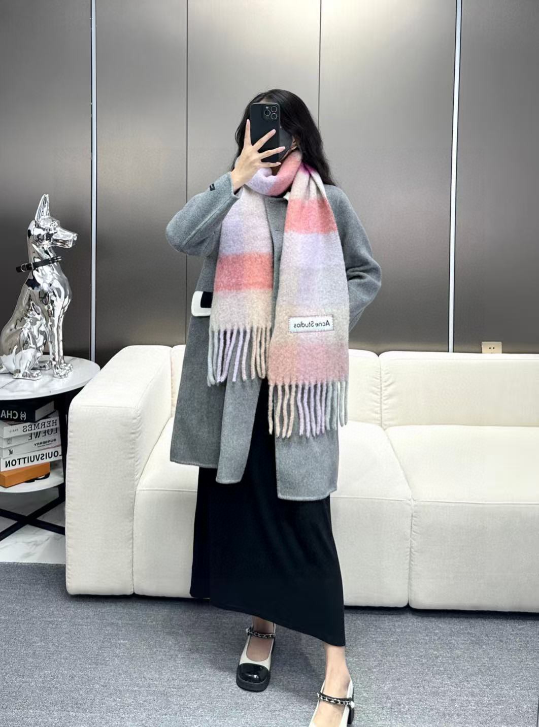 
2024年爆款到货！✔️原厂原单，ACNE新款羊驼毛➕马海毛彩虹围巾，斯德哥尔摩的温暖色彩！第一眼便爱