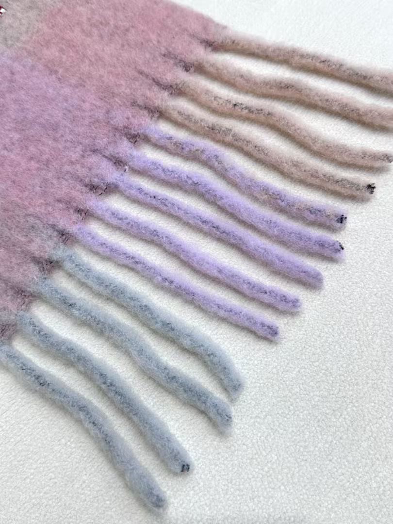 
2024年爆款到货！✔️原厂原单，ACNE新款羊驼毛➕马海毛彩虹围巾，斯德哥尔摩的温暖色彩！第一眼便爱