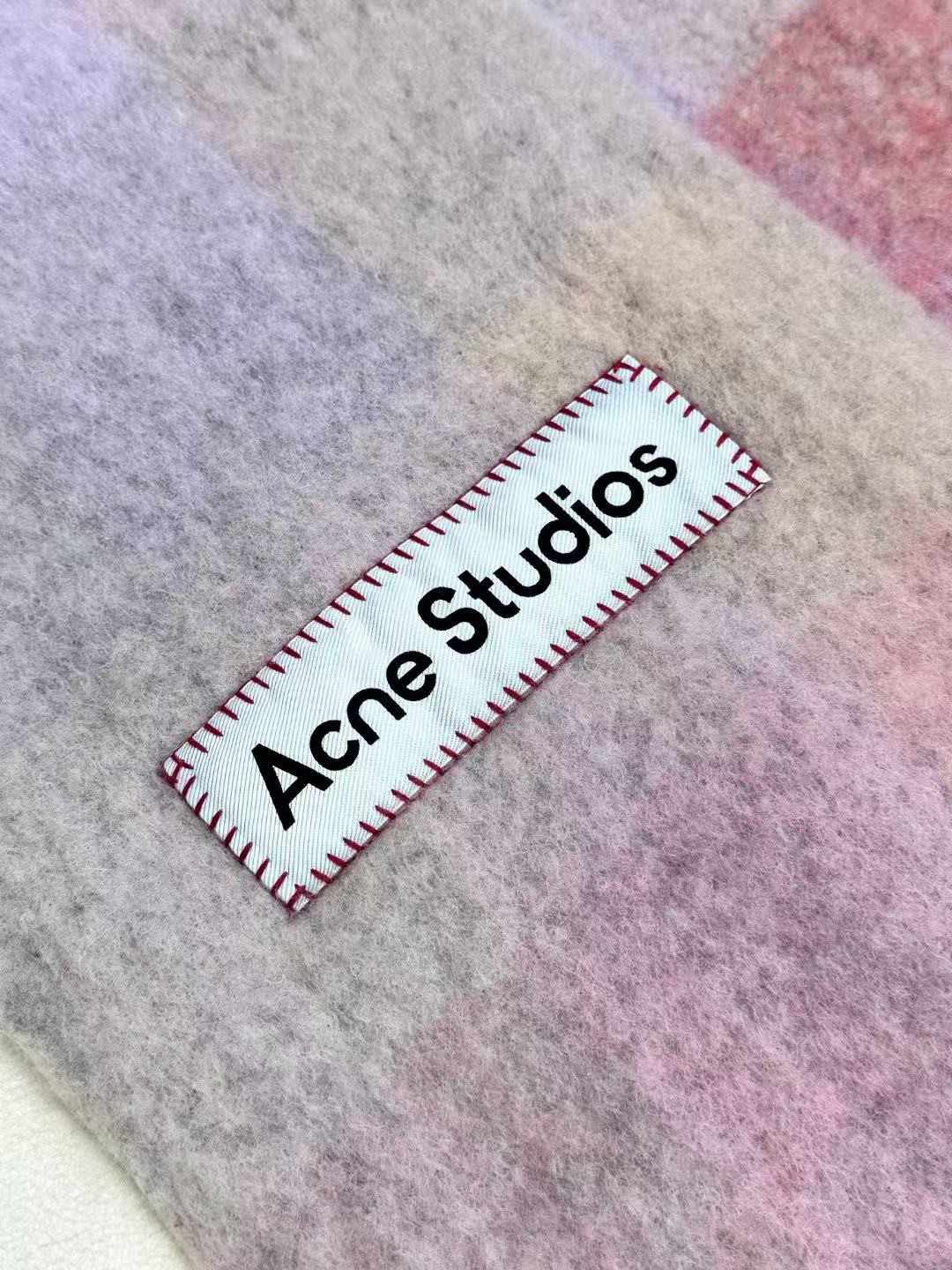 
2024年爆款到货！✔️原厂原单，ACNE新款羊驼毛➕马海毛彩虹围巾，斯德哥尔摩的温暖色彩！第一眼便爱