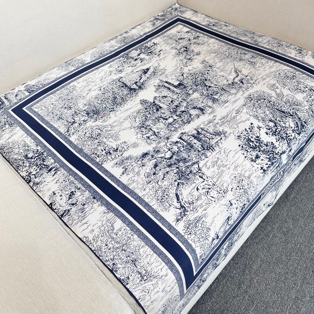 
𝐃𝐈𝐎𝐑 𝟐𝟓早春新款《苏格兰茹伊丝巾》
Size：90x90cm 100%真丝斜纹绸 16mm原单克