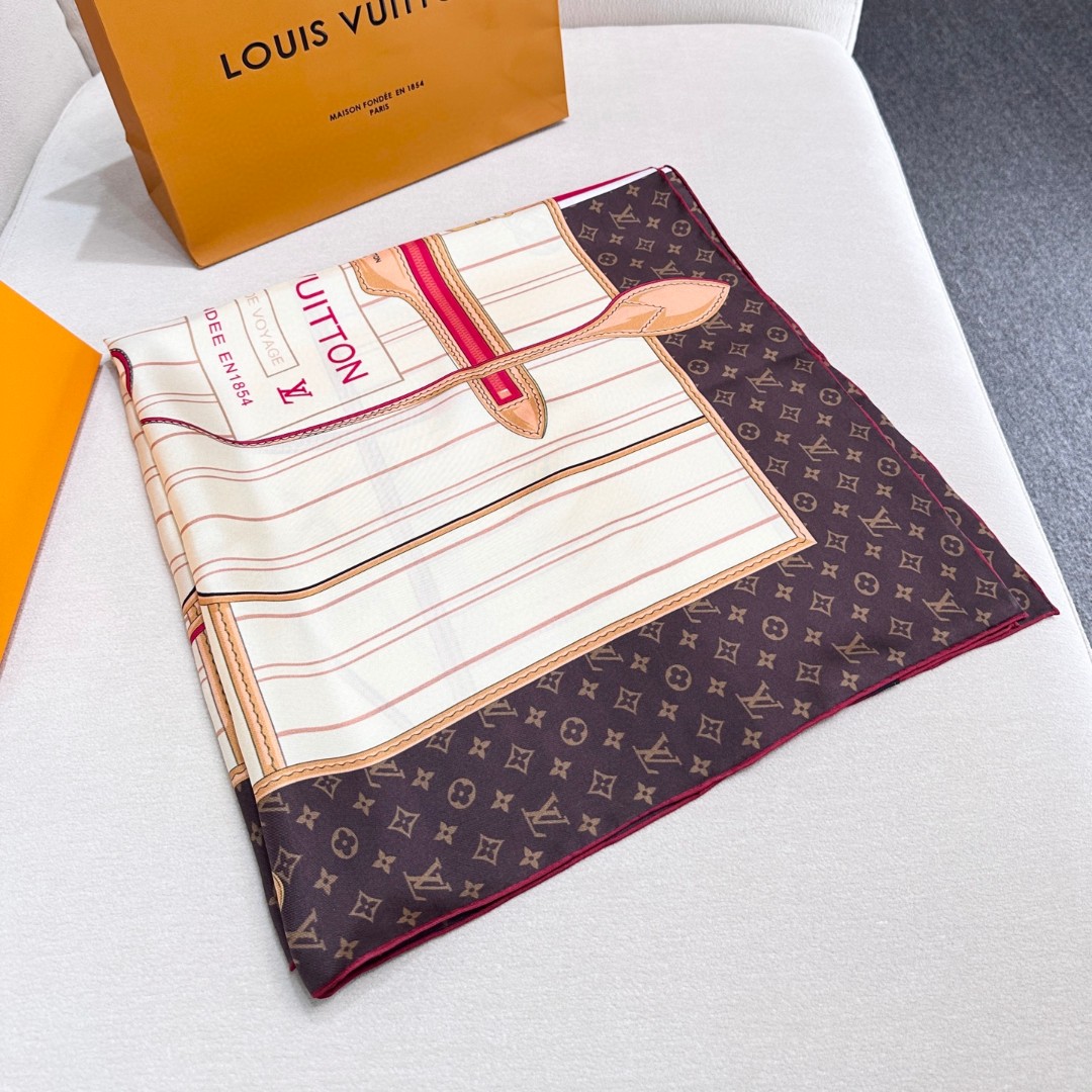   Louis Vuitton 90 方巾
面料为最顶级18姆米桑蚕丝 手感柔软丝滑 绝对独一无二❗双面