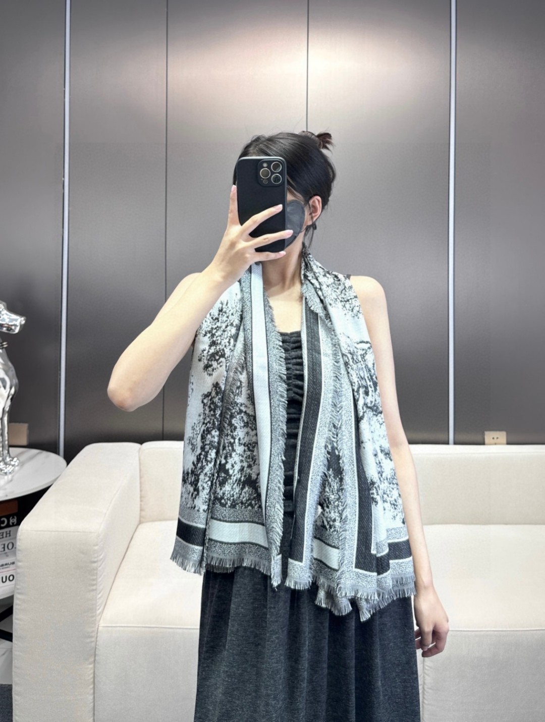 ▪️气质出众的不得了!Dior的稀有限量设计】这款属于我声嘶力竭推荐新朋友老朋友都要收,高级的特殊面料质
