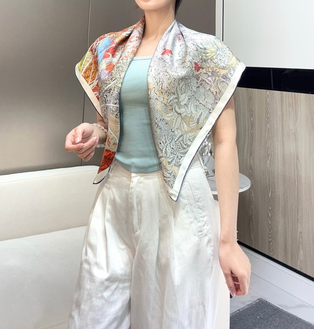 。重磅推荐的爱马仕丝巾《回归自然》90方巾
18mm顶级真丝 双面同色印花方巾
Retour a la 