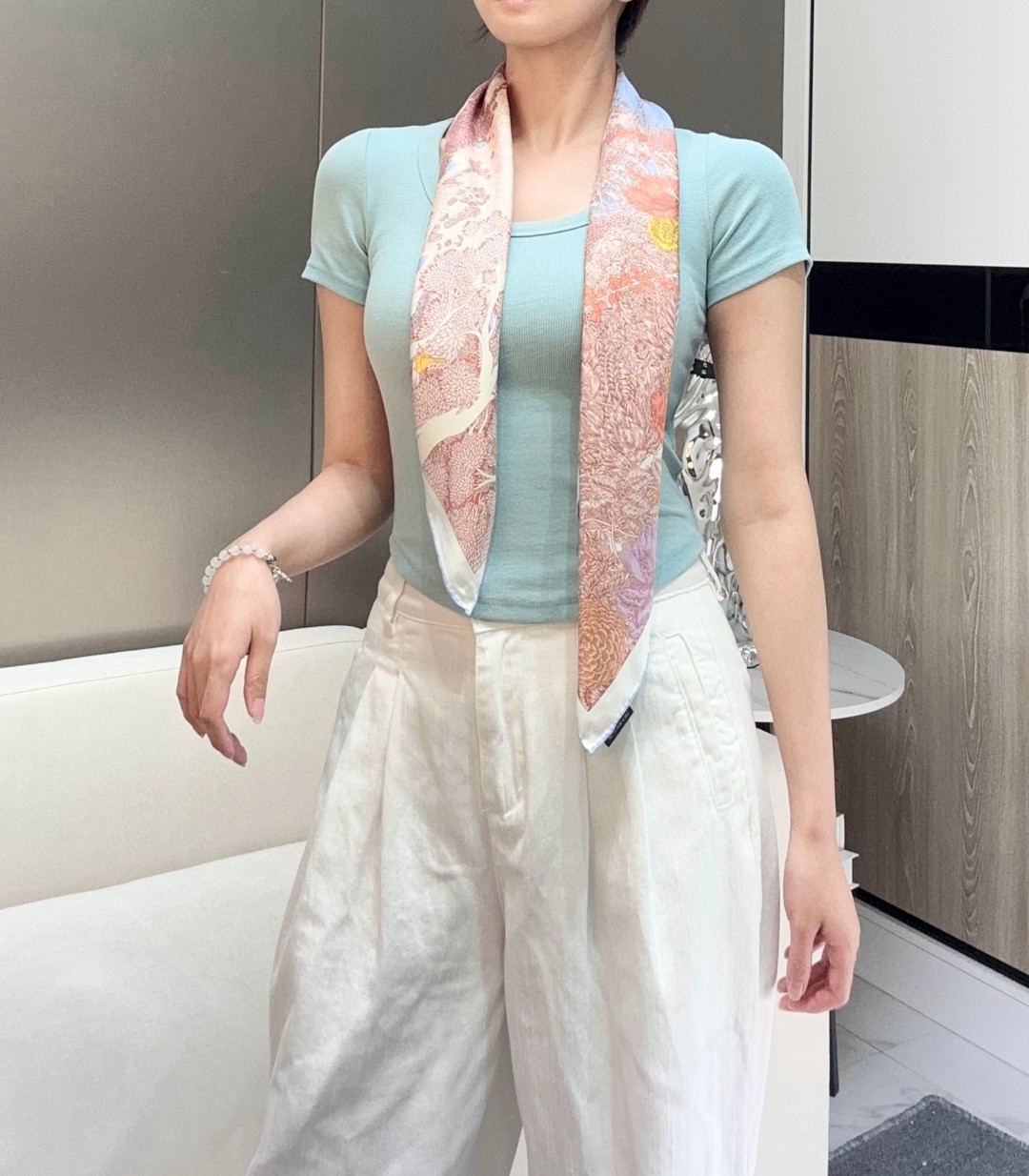 。重磅推荐的爱马仕丝巾《回归自然》90方巾
18mm顶级真丝 双面同色印花方巾
Retour a la