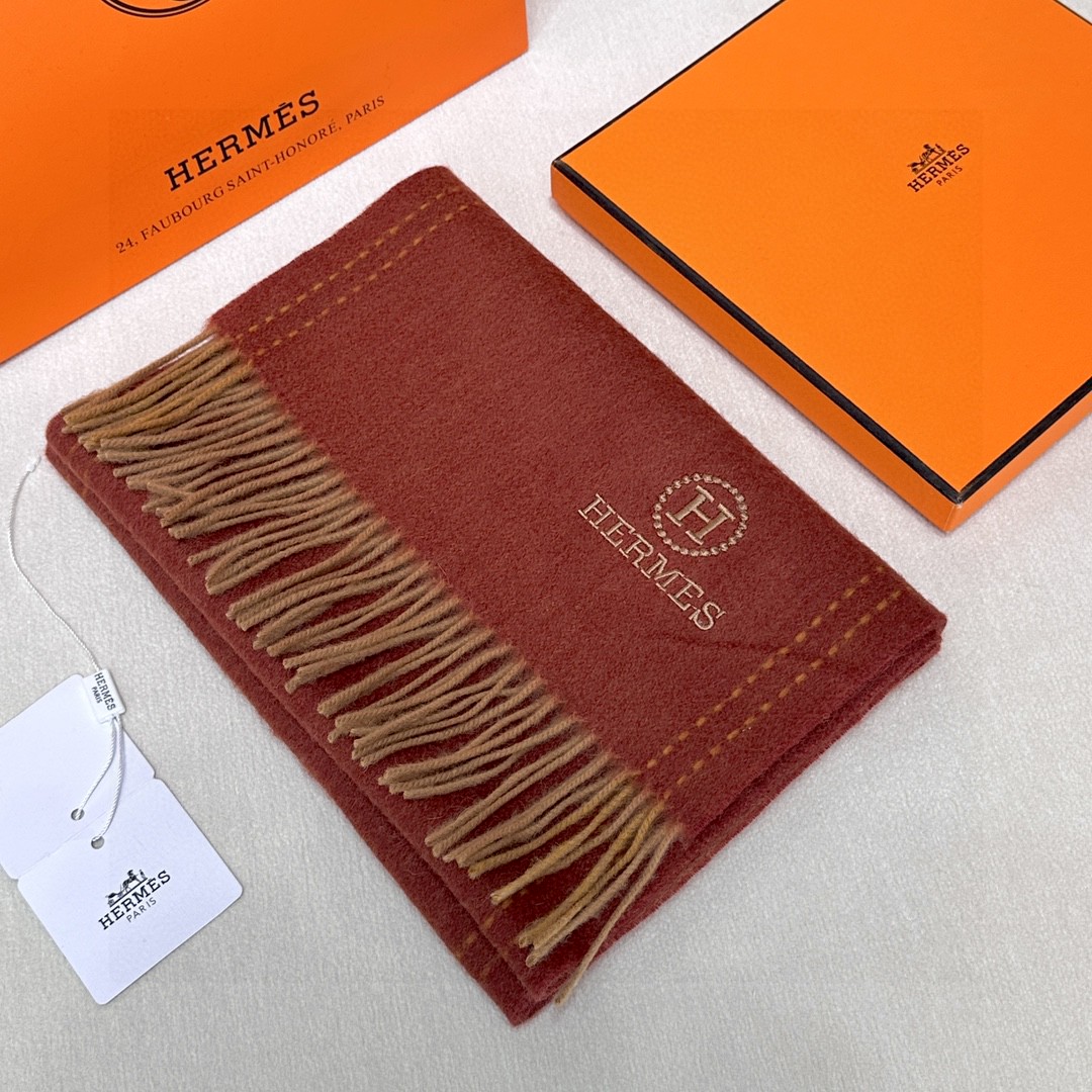 ️  HERMES🧣爱马仕2024巴黎时装展商务男士女士通用双面羊绒披肩。代工厂臻选上乘的超细羊绒纤维 