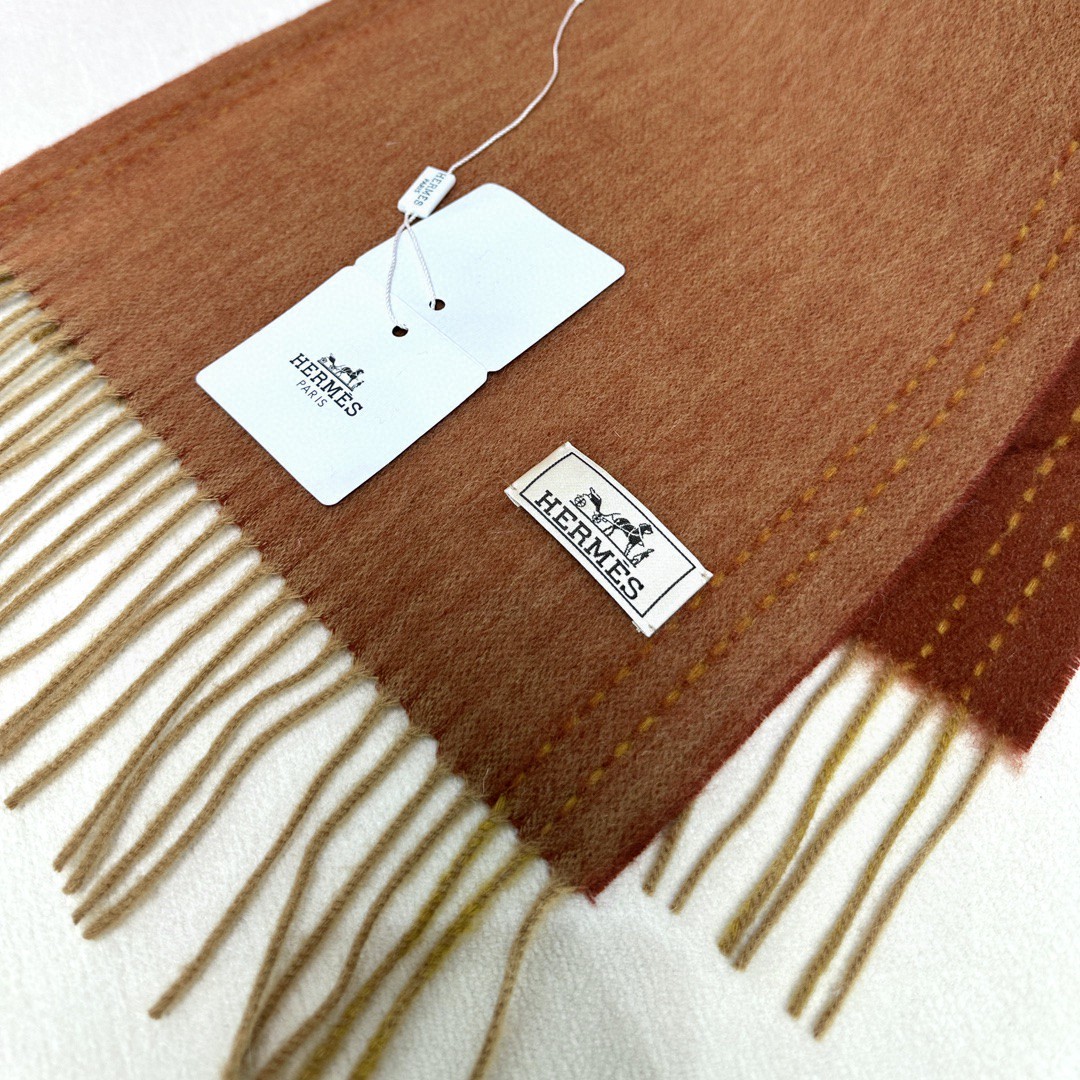 ️  HERMES🧣爱马仕2024巴黎时装展商务男士女士通用双面羊绒披肩。代工厂臻选上乘的超细羊绒纤维 