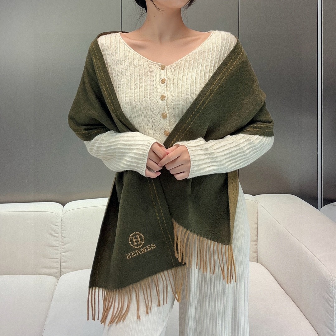 ️  HERMES🧣爱马仕2024巴黎时装展商务男士女士通用双面羊绒披肩。代工厂臻选上乘的超细羊绒纤维 