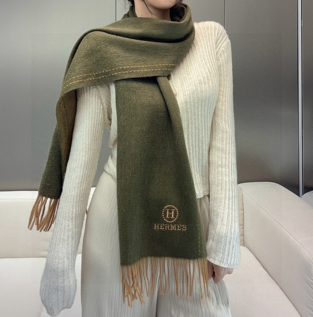 ️  HERMES🧣爱马仕2024巴黎时装展商务男士女士通用双面羊绒披肩。代工厂臻选上乘的超细羊绒纤维 