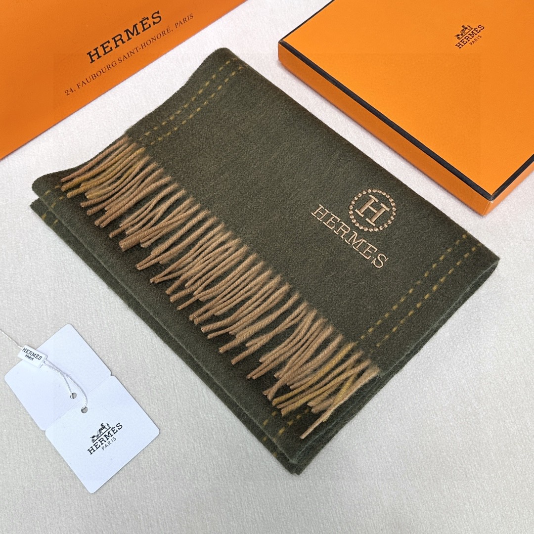 ️  HERMES🧣爱马仕2024巴黎时装展商务男士女士通用双面羊绒披肩。代工厂臻选上乘的超细羊绒纤维 