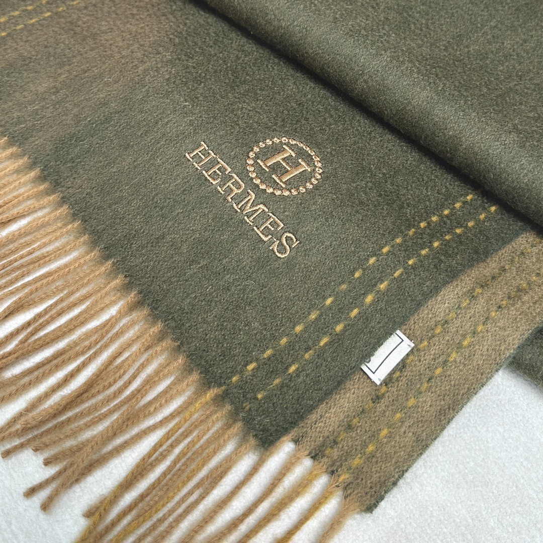️  HERMES🧣爱马仕2024巴黎时装展商务男士女士通用双面羊绒披肩。代工厂臻选上乘的超细羊绒纤维 