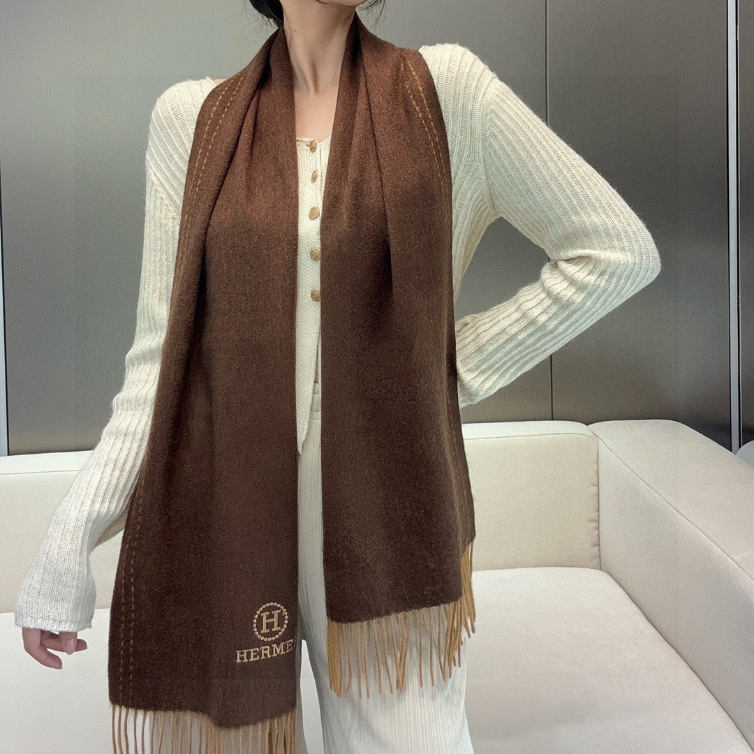 ️  HERMES🧣爱马仕2024巴黎时装展商务男士女士通用双面羊绒披肩。代工厂臻选上乘的超细羊绒纤维 