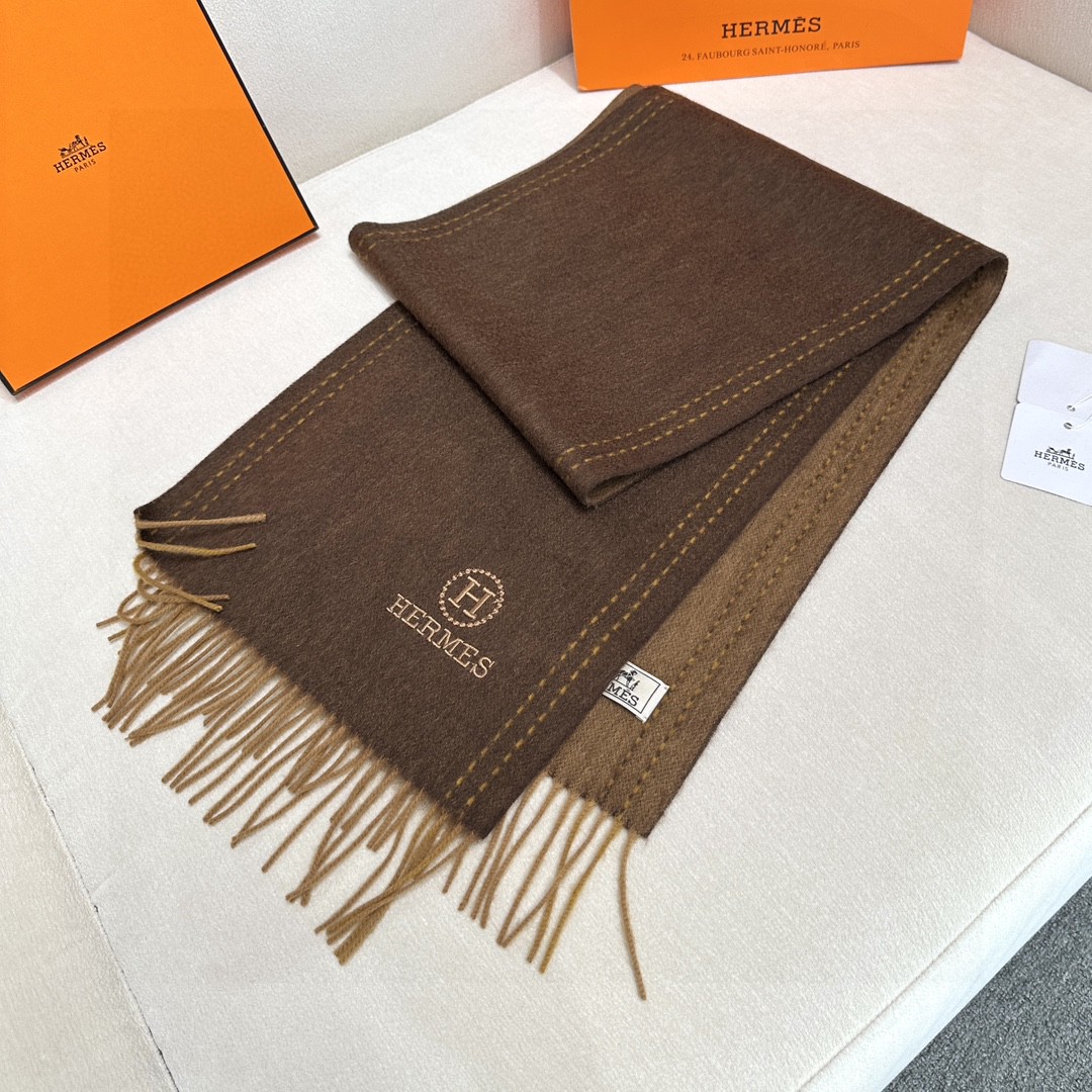 ️  HERMES🧣爱马仕2024巴黎时装展商务男士女士通用双面羊绒披肩。代工厂臻选上乘的超细羊绒纤维 