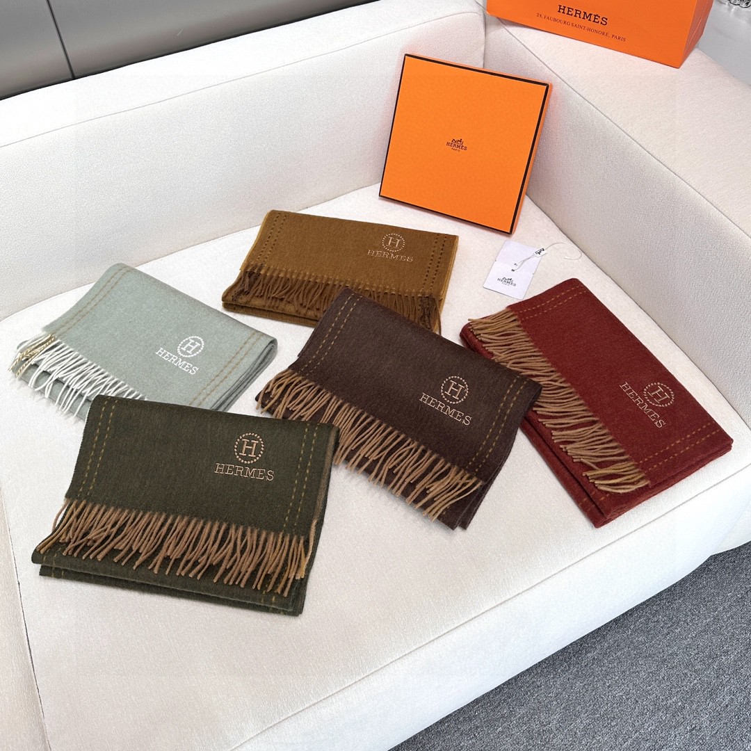 ️  HERMES🧣爱马仕2024巴黎时装展商务男士女士通用双面羊绒披肩。代工厂臻选上乘的超细羊绒纤维 