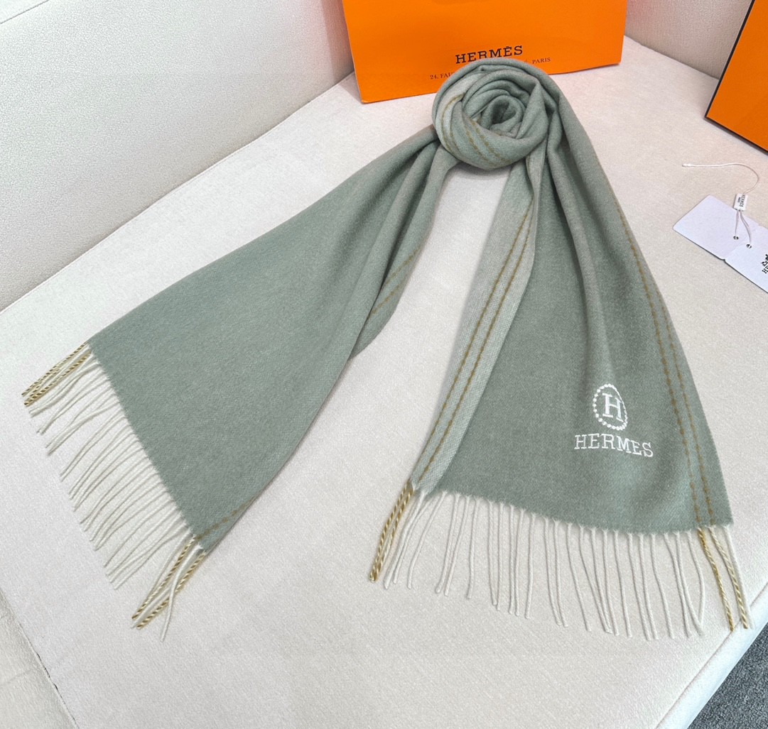 ️  HERMES🧣爱马仕2024巴黎时装展商务男士女士通用双面羊绒披肩。代工厂臻选上乘的超细羊绒纤维 