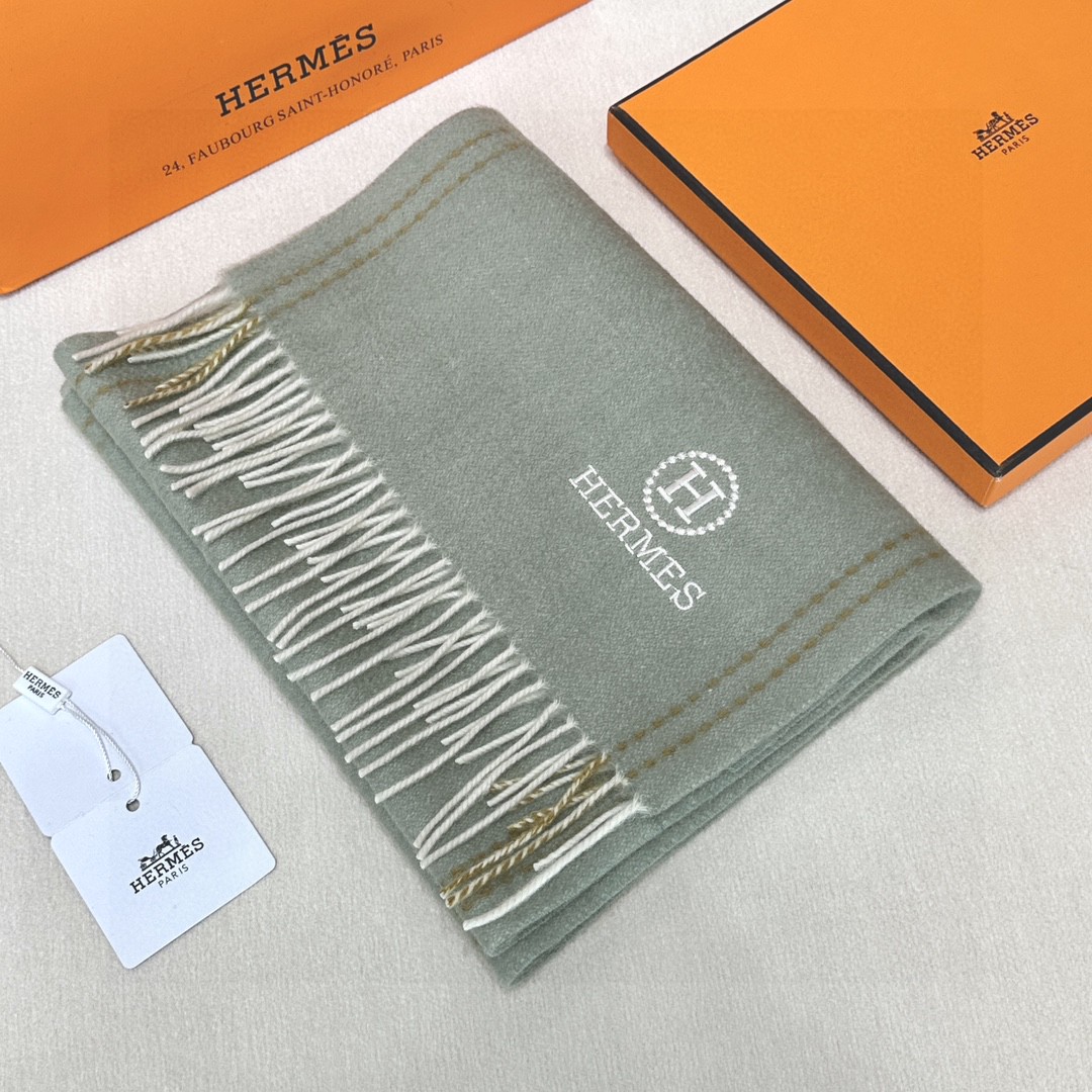 ️  HERMES🧣爱马仕2024巴黎时装展商务男士女士通用双面羊绒披肩。代工厂臻选上乘的超细羊绒纤维 