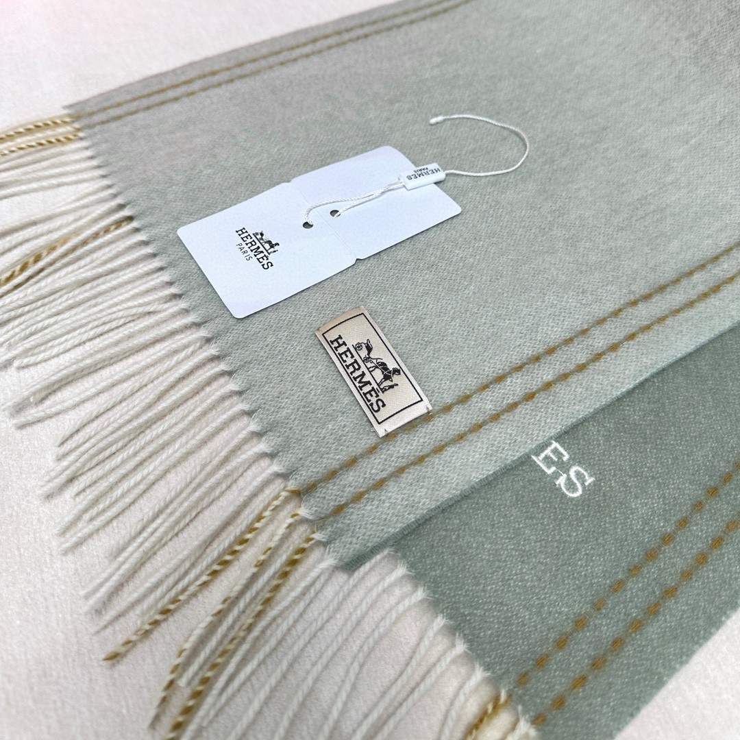 ️  HERMES🧣爱马仕2024巴黎时装展商务男士女士通用双面羊绒披肩。代工厂臻选上乘的超细羊绒纤维 