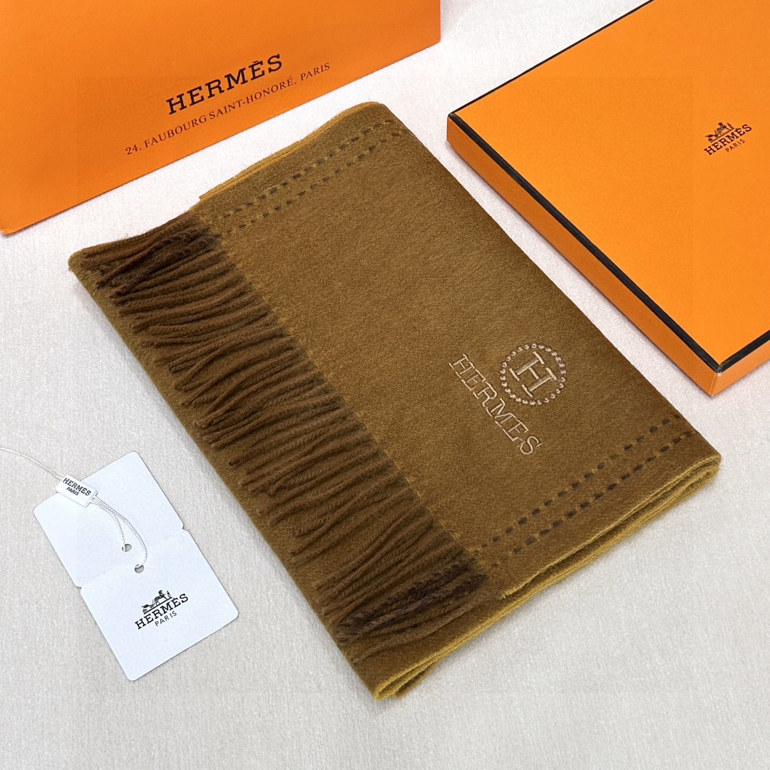 ️  HERMES🧣爱马仕2024巴黎时装展商务男士女士通用双面羊绒披肩。代工厂臻选上乘的超细羊绒纤维 