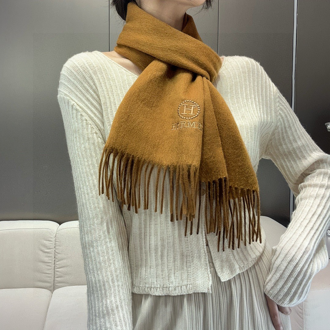 ️  HERMES🧣爱马仕2024巴黎时装展商务男士女士通用双面羊绒披肩。代工厂臻选上乘的超细羊绒纤维 