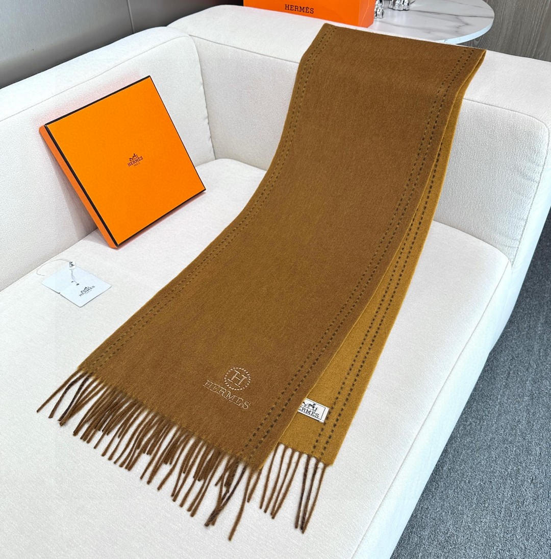 ️  HERMES🧣爱马仕2024巴黎时装展商务男士女士通用双面羊绒披肩。代工厂臻选上乘的超细羊绒纤维 