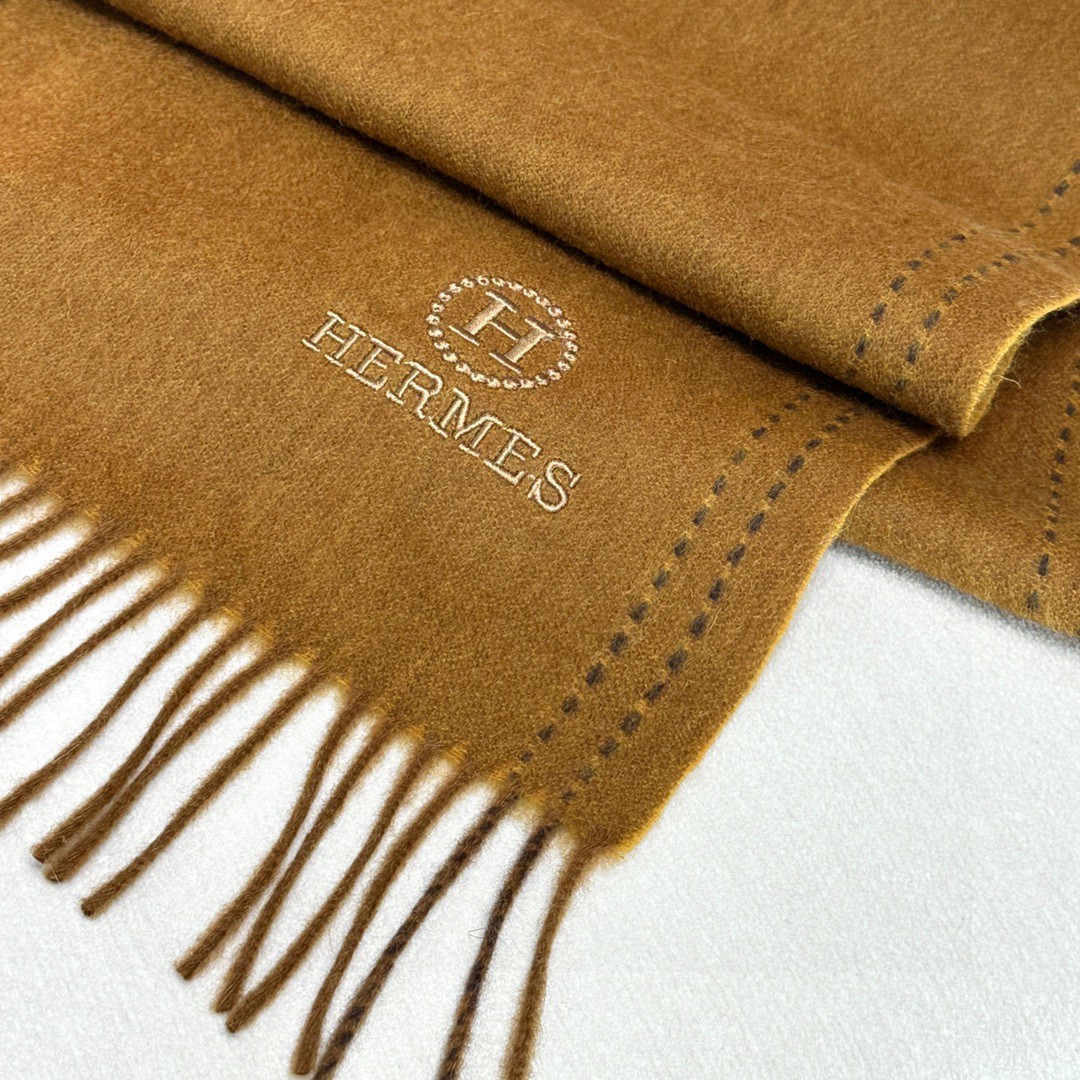 ️  HERMES🧣爱马仕2024巴黎时装展商务男士女士通用双面羊绒披肩。代工厂臻选上乘的超细羊绒纤维 